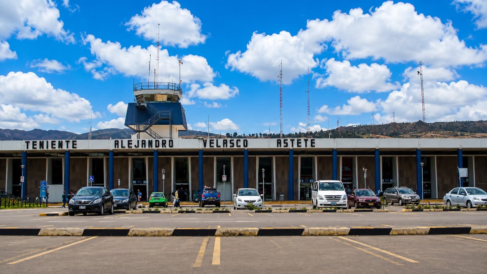 Aeropuerto Cusco · Recojo 24/7 con cartel a tu nombre. Seguimiento de vuelo.