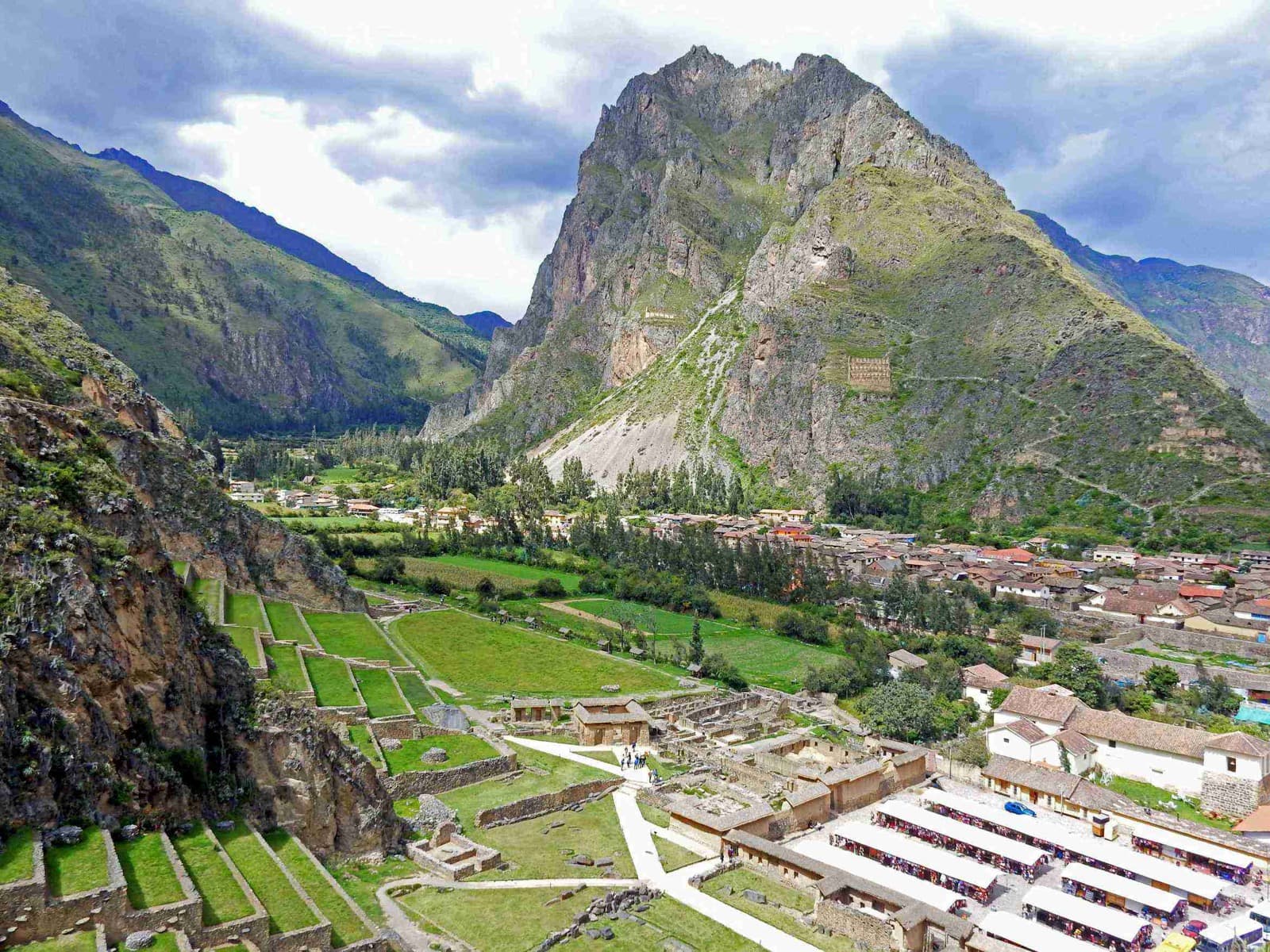 Estación de tren · Ollantaytambo y Poroy. Conexión a Machu Picchu.